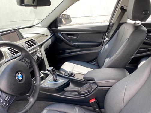 Photo 3 of 4 of 2018 BMW 320 i