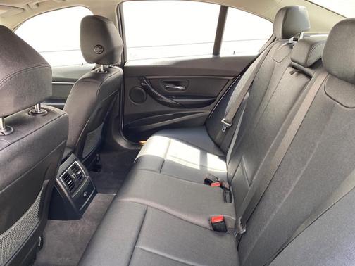 Photo 4 of 4 of 2018 BMW 320 i