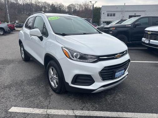 Summit White 2022 Chevrolet Trax LT