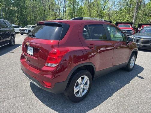 Crimson Metallic 2022 Chevrolet Trax LT