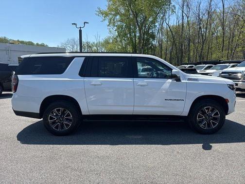 Summit White 2024 Chevrolet Suburban Z71