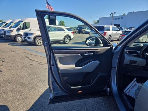 Moon Dust 2020 Toyota Highlander Limited