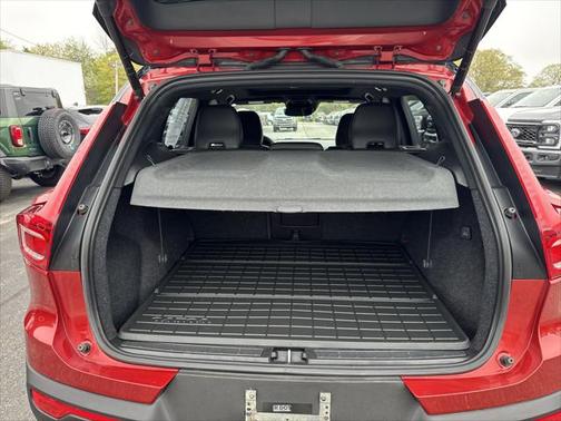 2022 Volvo XC40 T5 R-Design