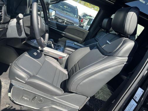 AGATE BLACK METALLIC 2026 Ford F-150 Platinum