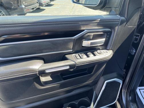2019 RAM 2500 Laramie Crew Cab 4x4 6'4' Box