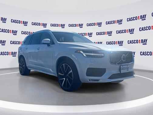 2022 Volvo XC90 T6 Momentum