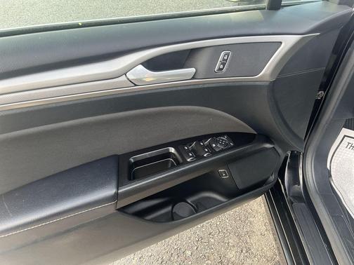 2017 Ford Fusion Hybrid SE