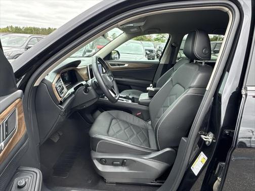 2024 Volkswagen Atlas 2.0T SE w/Technology 4MOTION