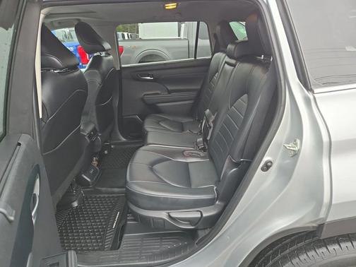 Celestial Silver Metallic 2022 Toyota Highlander XLE