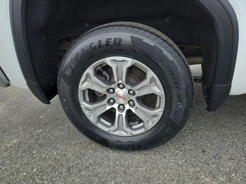 Summit White 2022 GMC Sierra 1500 SLE