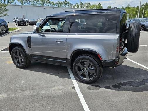2024 Land Rover Defender P400 X-Dynamic SE