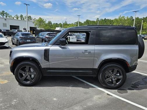 2024 Land Rover Defender P400 X-Dynamic SE