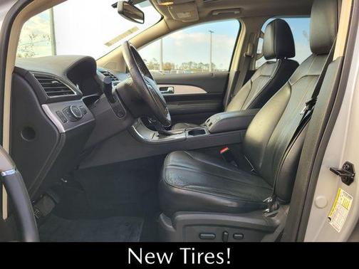 2011 Lincoln MKX Base