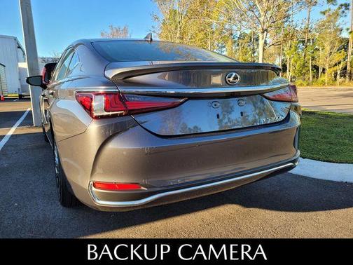 2025 Lexus ES 300h Ultra Luxury