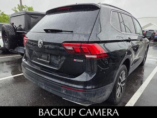 Deep Black Pearl Effect 2019 Volkswagen Tiguan 2.0T SE