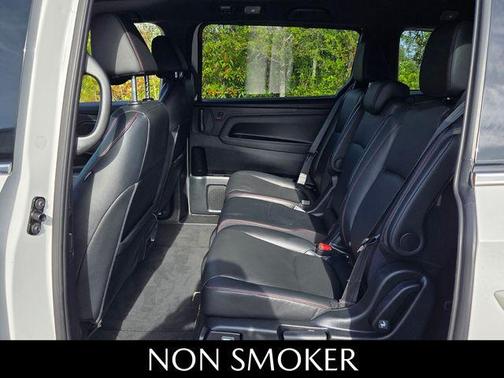 Platinum White Pearl 2023 Honda Odyssey Sport
