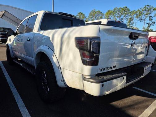 2017 Nissan Titan SV