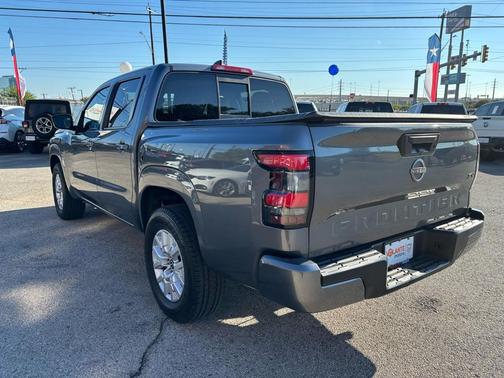 2022 Nissan Frontier SV