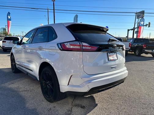 2022 Ford Edge SE