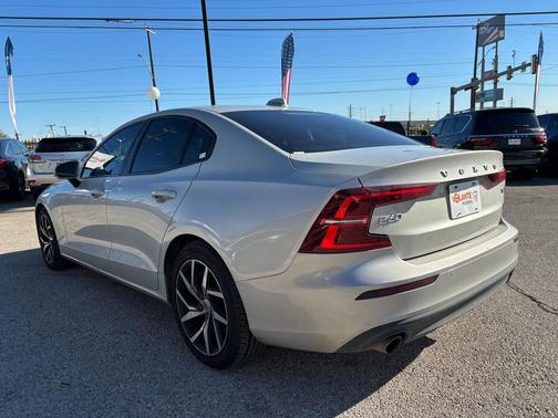 2020 Volvo S60 T6 Momentum
