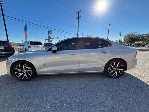 2020 Volvo S60 T6 Momentum
