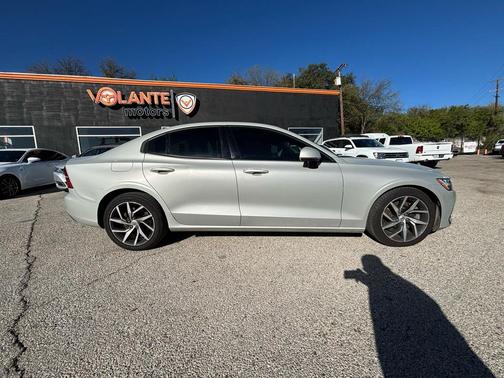 2020 Volvo S60 T6 Momentum