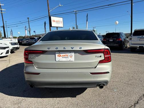 2020 Volvo S60 T6 Momentum