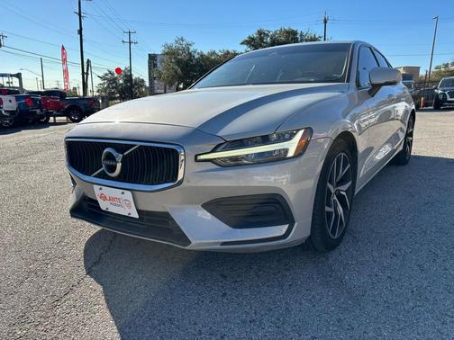 2020 Volvo S60 T6 Momentum