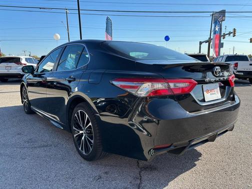 2018 Toyota Camry SE