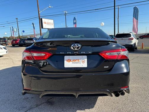 2018 Toyota Camry SE