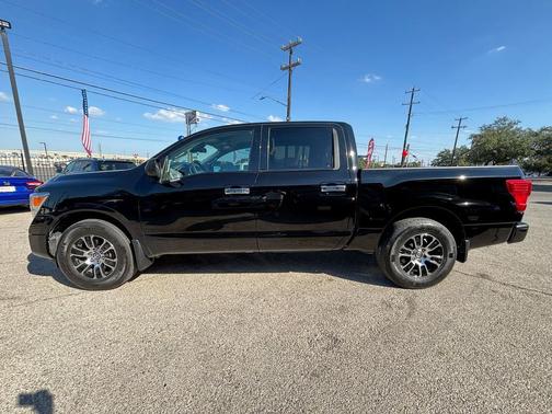 2021 Nissan Titan SV