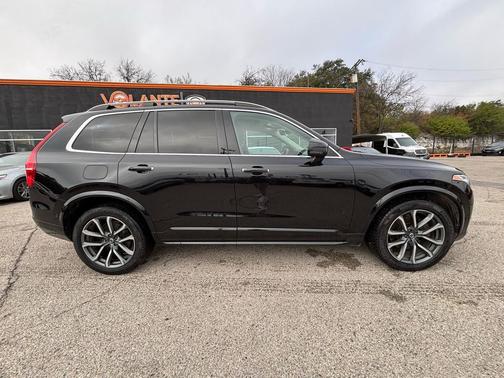 2019 Volvo XC90 T6 Momentum