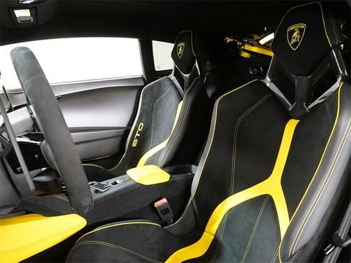 2022 Lamborghini Huracan STO Base