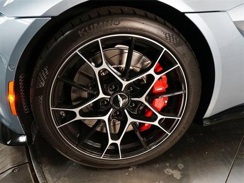 2021 Aston Martin Vantage Base