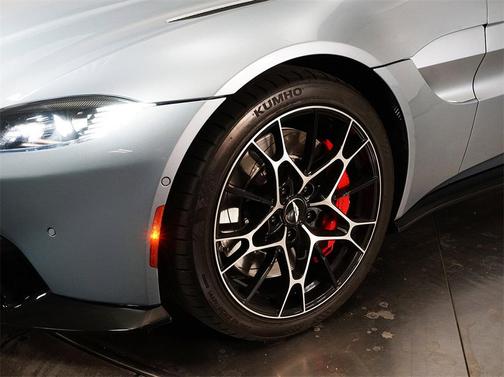 2021 Aston Martin Vantage Base