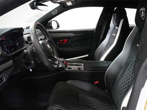 2023 Lamborghini Urus Performante