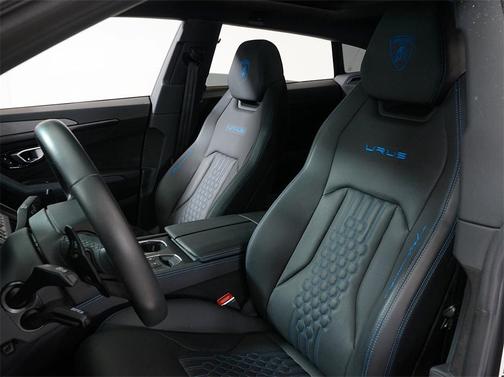 2023 Lamborghini Urus Performante