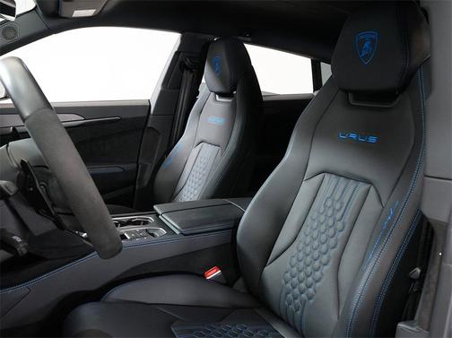 2023 Lamborghini Urus Performante
