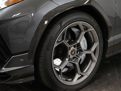 2023 Lamborghini Urus Performante