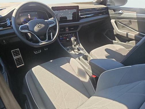 Platinum Gray Metallic 2026 Volkswagen Jetta 1.5T Sport