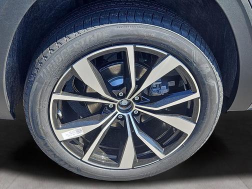 2025 Volkswagen Atlas Cross Sport 2.0T SEL Premium R-Line