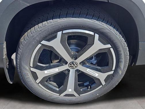 2025 Volkswagen Taos 1.5T SEL
