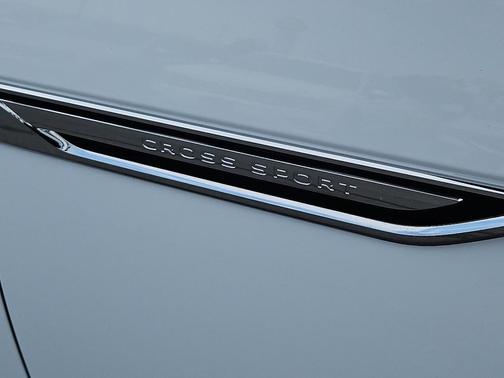 2022 Volkswagen Atlas Cross Sport 2.0T SE w/Technology