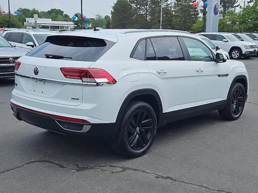 2022 Volkswagen Atlas Cross Sport 2.0T SE w/Technology