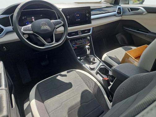Platinum Gray Metallic 2026 Volkswagen Taos 1.5T SE