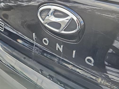 2018 Hyundai IONIQ Hybrid SEL