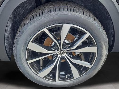Deep Black Pearl Effect 2026 Volkswagen Atlas 2.0T SEL Premium R-Line