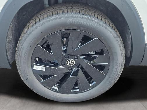 2025 Volkswagen Atlas 2.0T SE