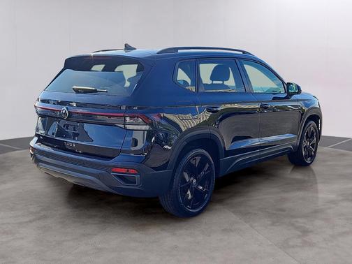 2025 Volkswagen Taos 1.5T SE Black