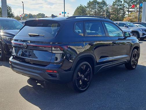 2025 Volkswagen Taos 1.5T SE Black
